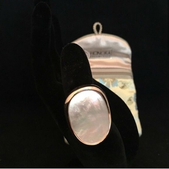 Honora Concave Mother of Pearl ring - Picture 2 of 6